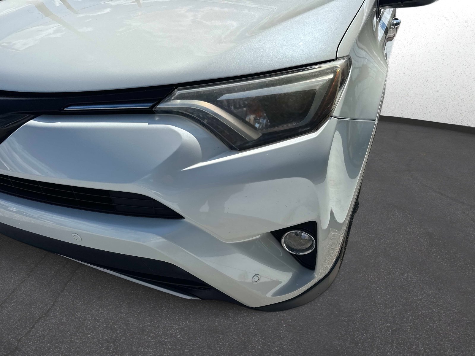 Used 2017 Toyota RAV4 Limited FWD image 9