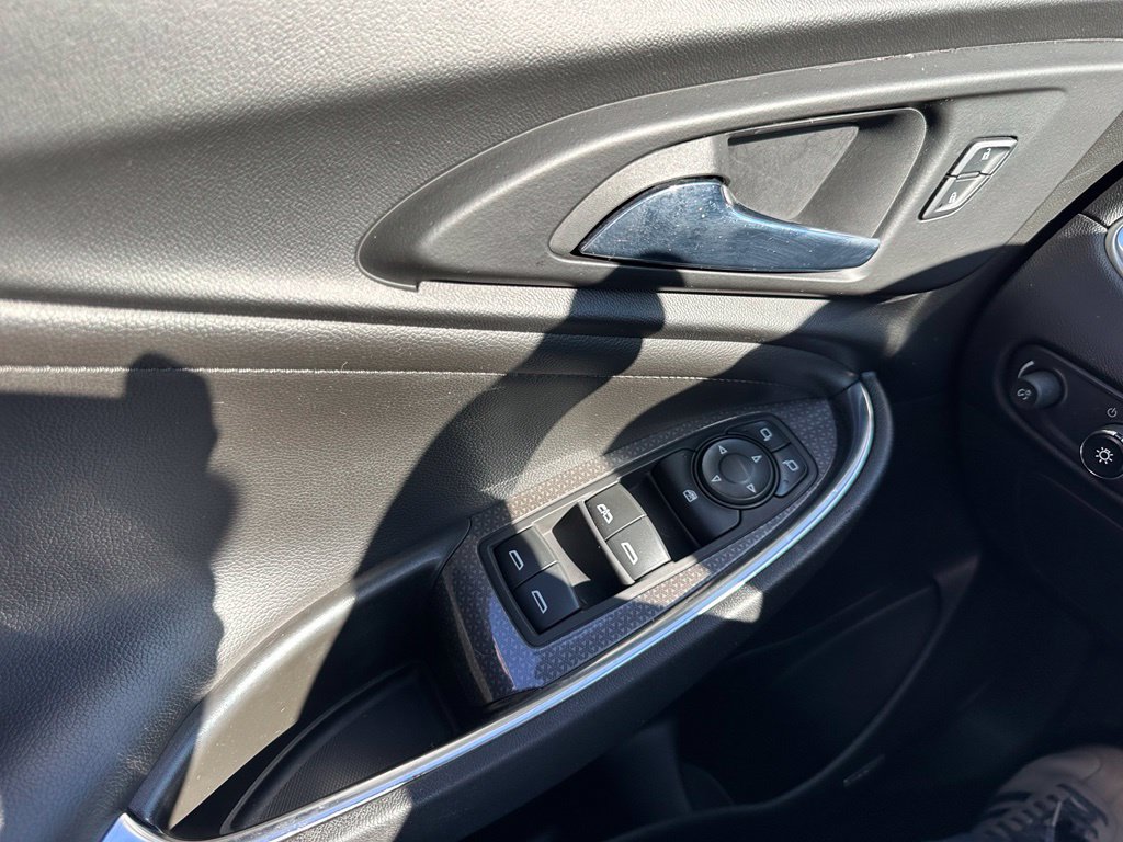 Used 2016 Chevrolet Malibu LT w/ Leather Package FWD image 14