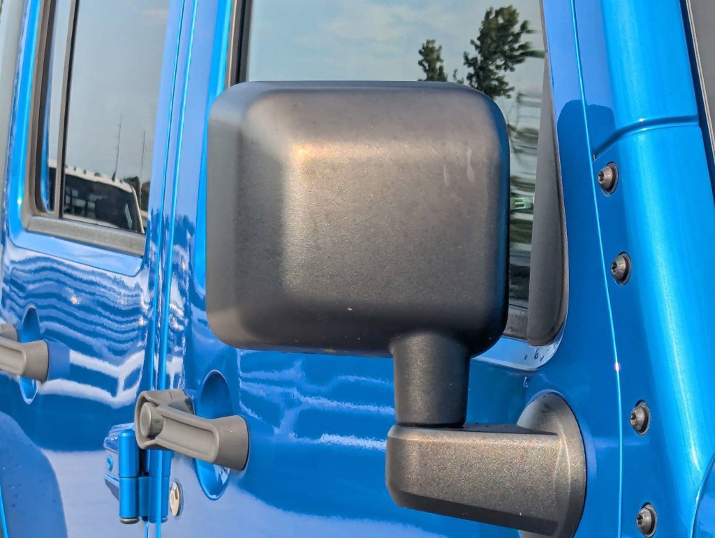 Used 2016 Jeep Wrangler Unlimited Rubicon w/ Connectivity Group AWD/4WD image 11