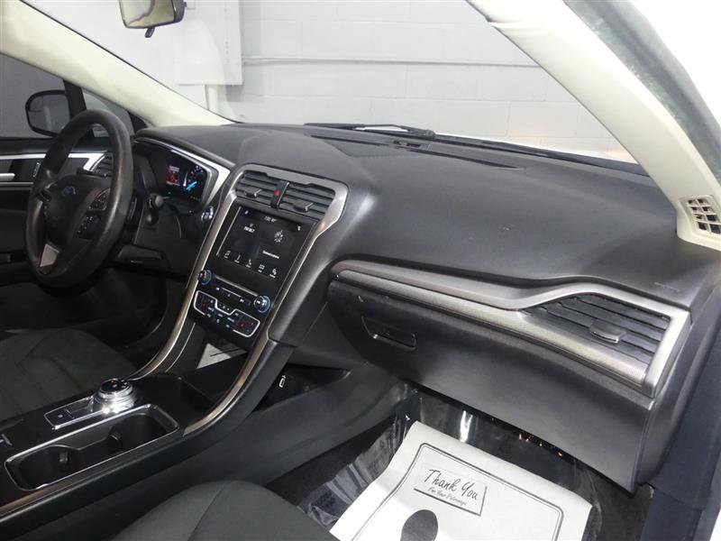 Used 2017 Ford Fusion SE w/ Fusion SE Technology Package image 27