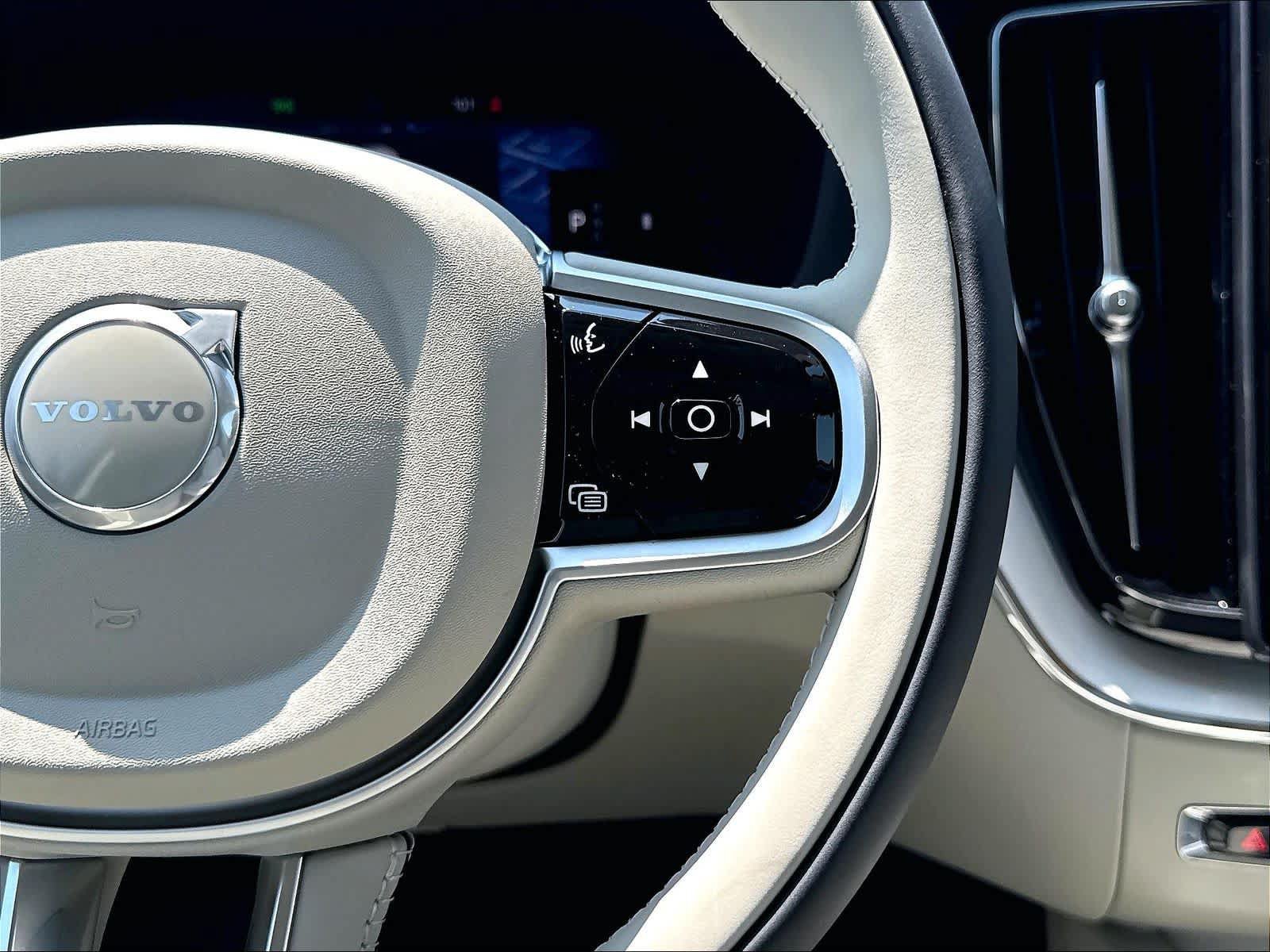 New 2026 Volvo XC60 B5 Ultra w/ Climate Package PRO AWD/4WD image 18