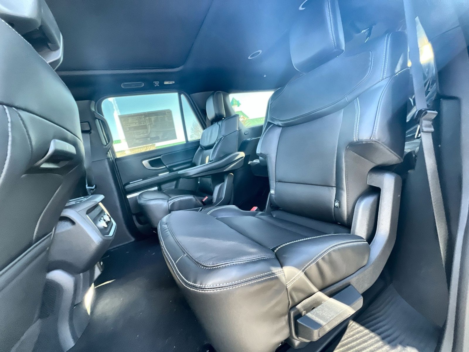 New 2026 Ford Expedition Platinum w/ Stealth Appearance Package image 24