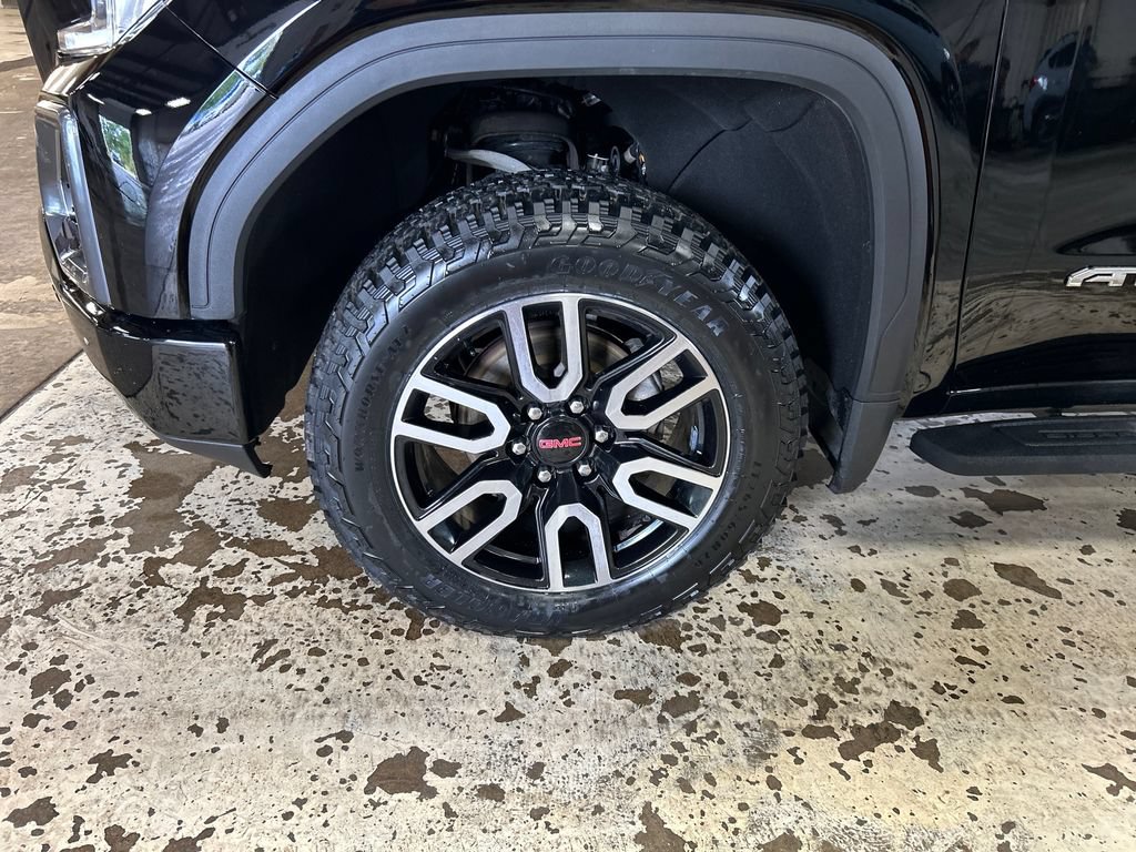 Used 2022 GMC Sierra 1500 AT4 w/ AT4 Premium Package AWD/4WD image 11