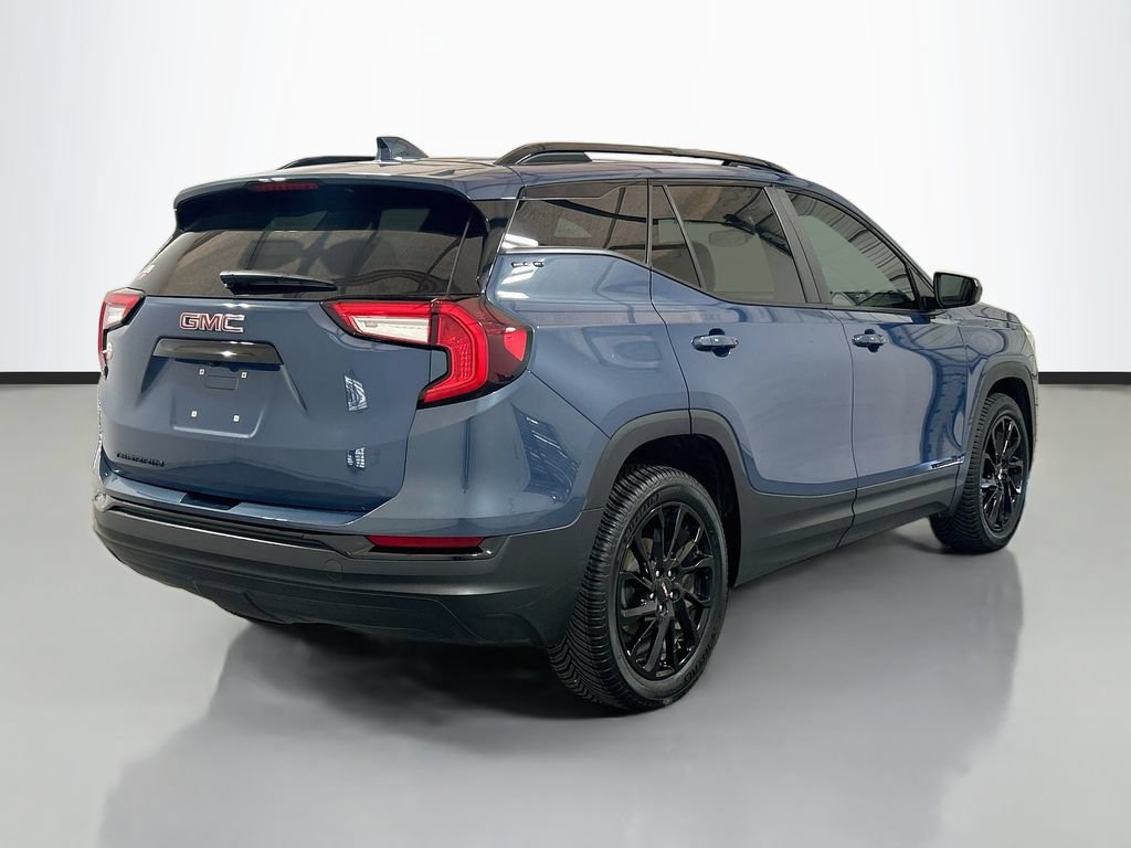 Used 2024 GMC Terrain SLE w/ Driver Convenience Package FWD image 4