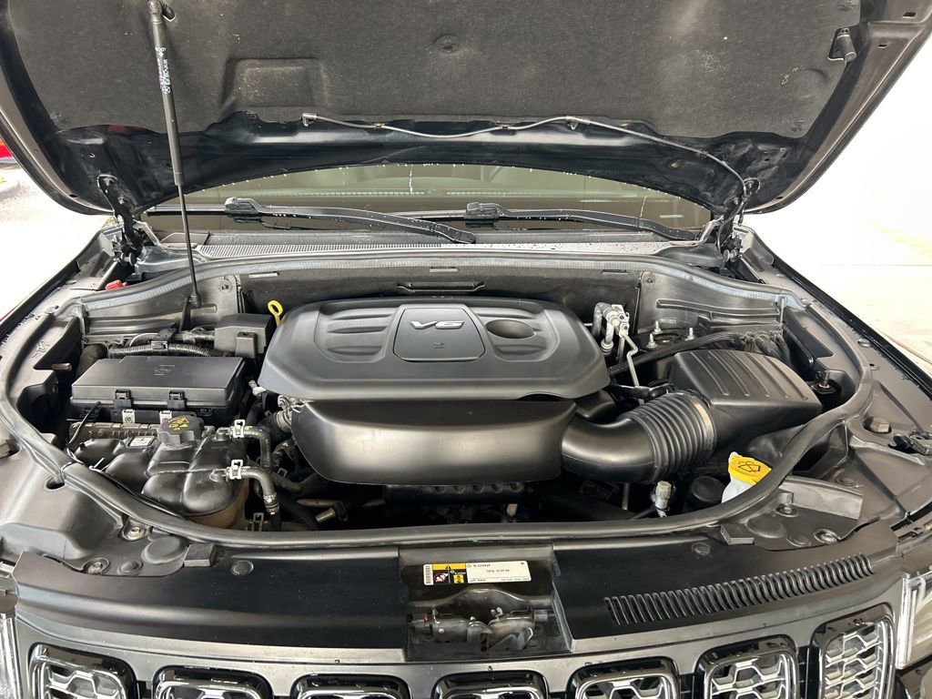 Used 2019 Jeep Grand Cherokee Altitude AWD/4WD image 12
