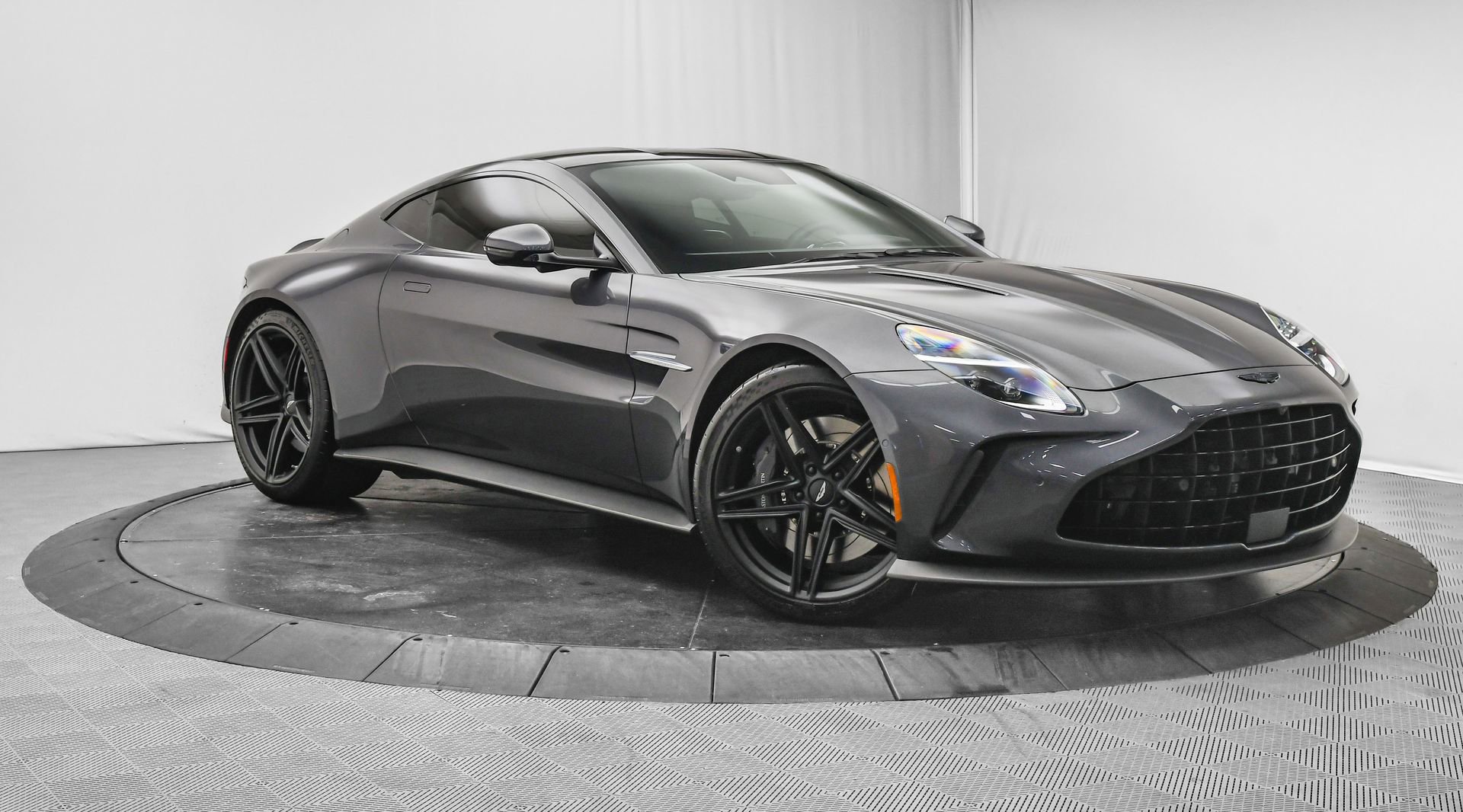 Used 2025 Aston Martin V8 Vantage Coupe 360° Tour