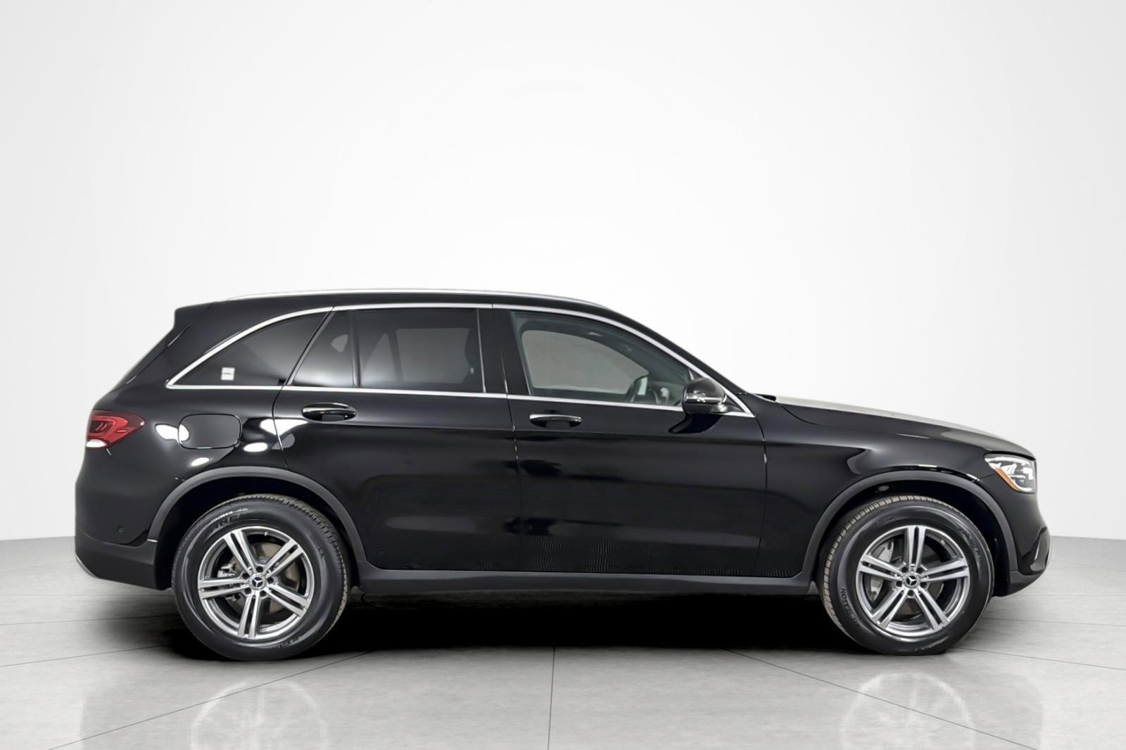 Used 2022 Mercedes-Benz GLC 300 w/ Premium Package Lite image 6
