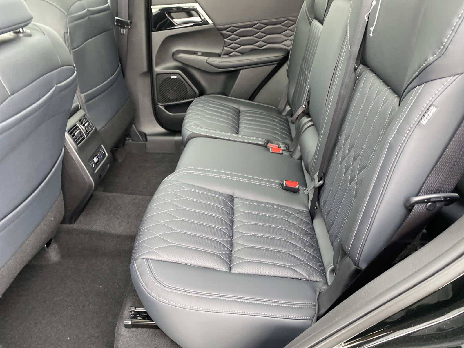 New 2026 Mitsubishi Outlander AWD image 7
