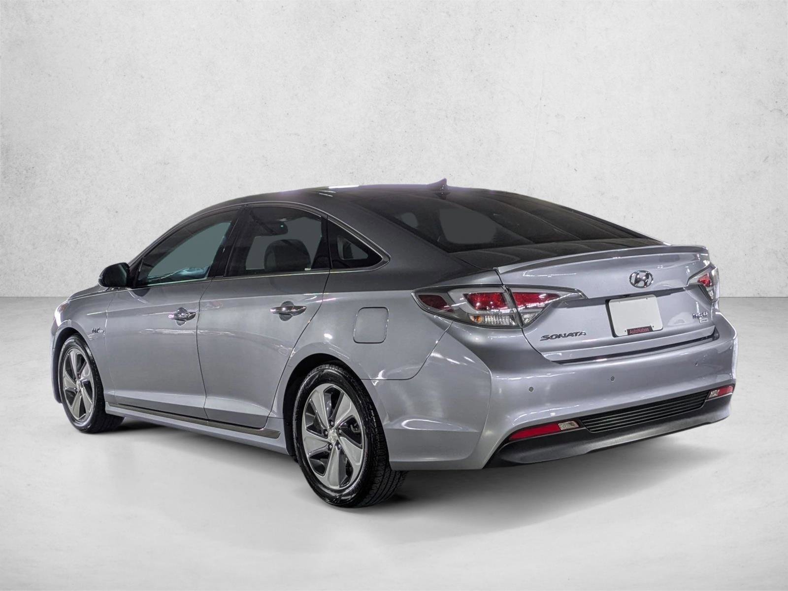Used 2016 Hyundai Sonata Limited w/ Option Group 02 FWD image 8