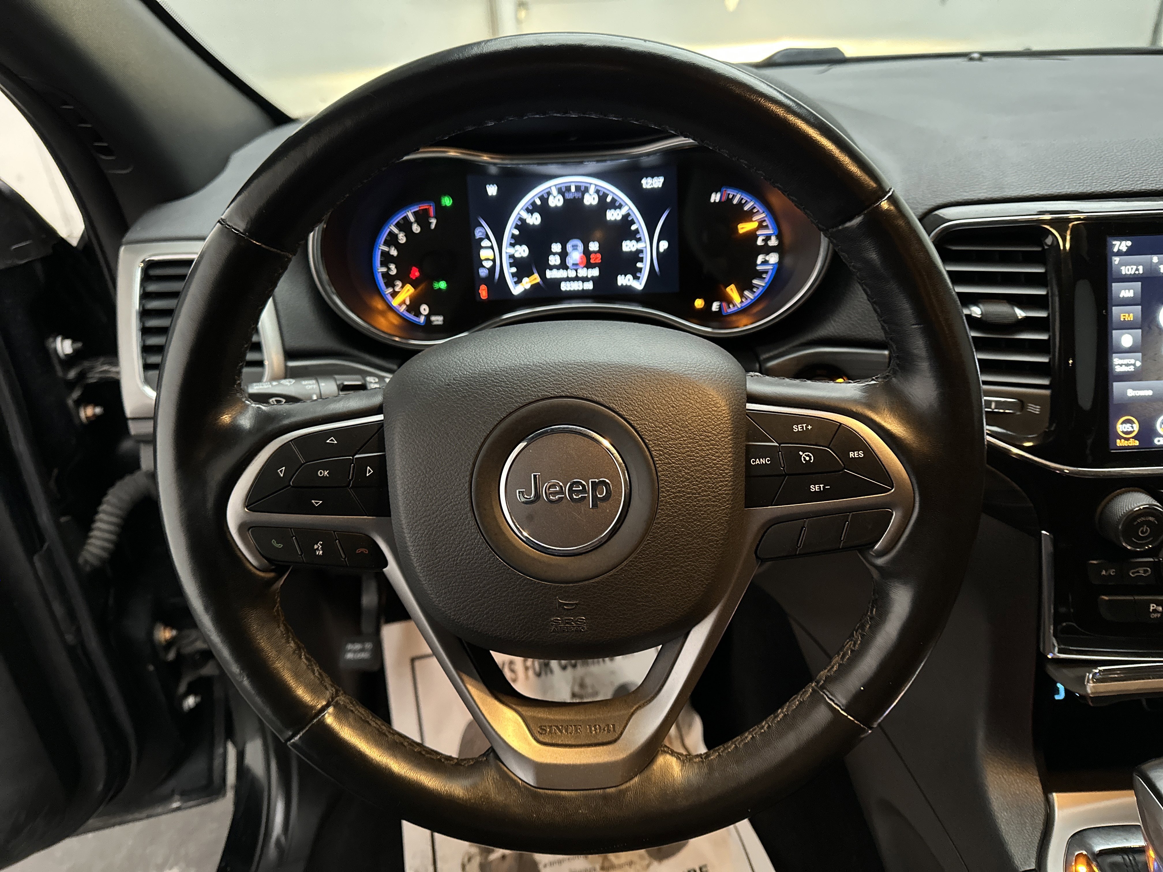 Used 2021 Jeep Grand Cherokee Laredo image 25