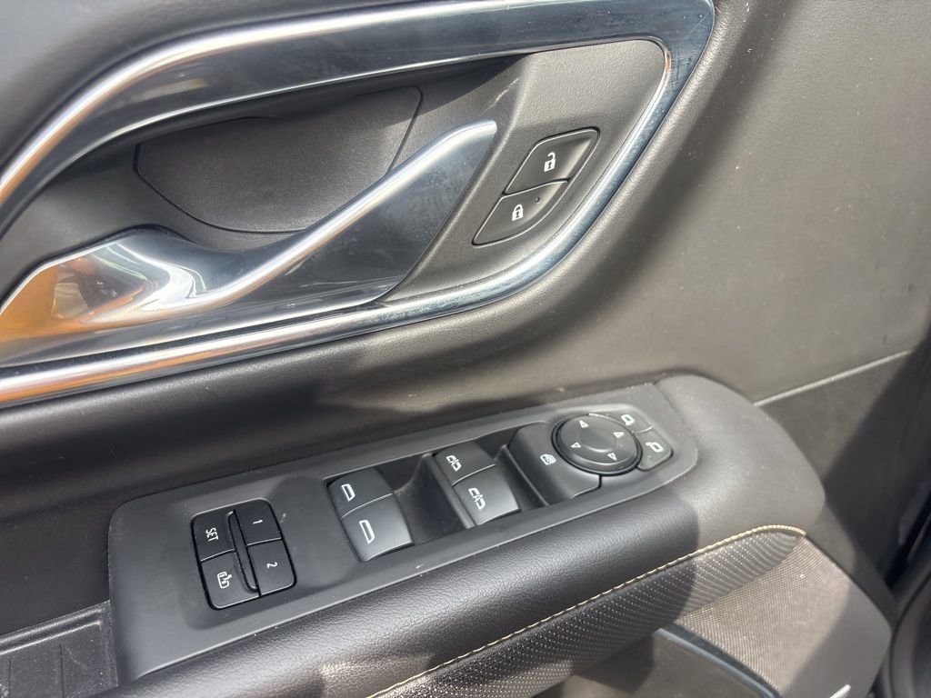 Used 2024 GMC Yukon XL SLT AWD/4WD image 9