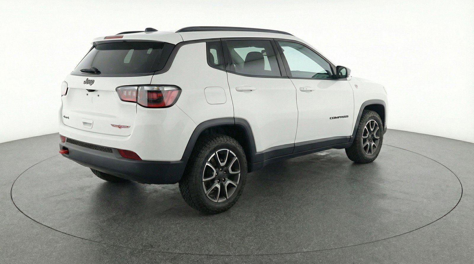 Used 2025 Jeep Compass Trailhawk image 9