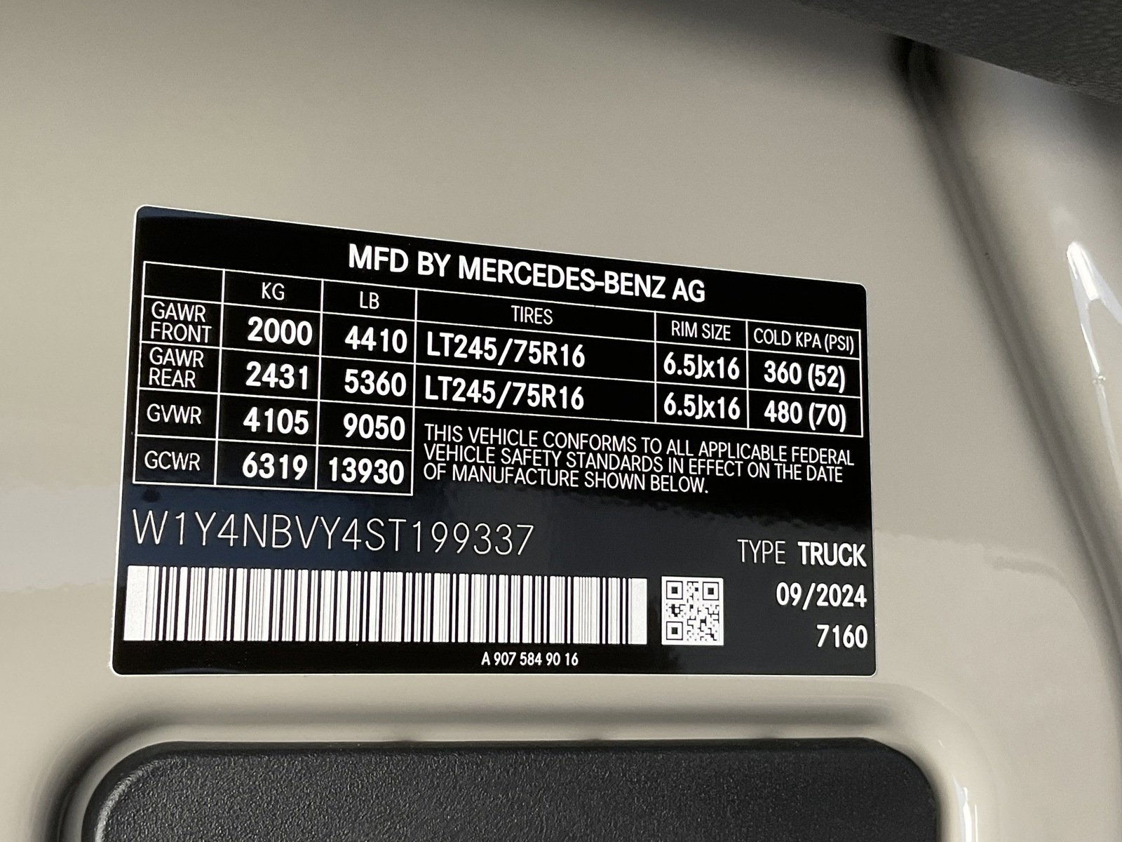 Used 2025 Mercedes-Benz Sprinter 2500 image 30