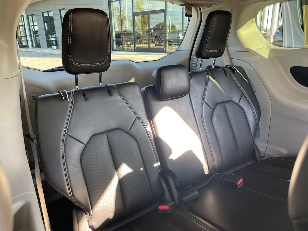 Used 2024 Chrysler Pacifica Touring-L FWD image 25