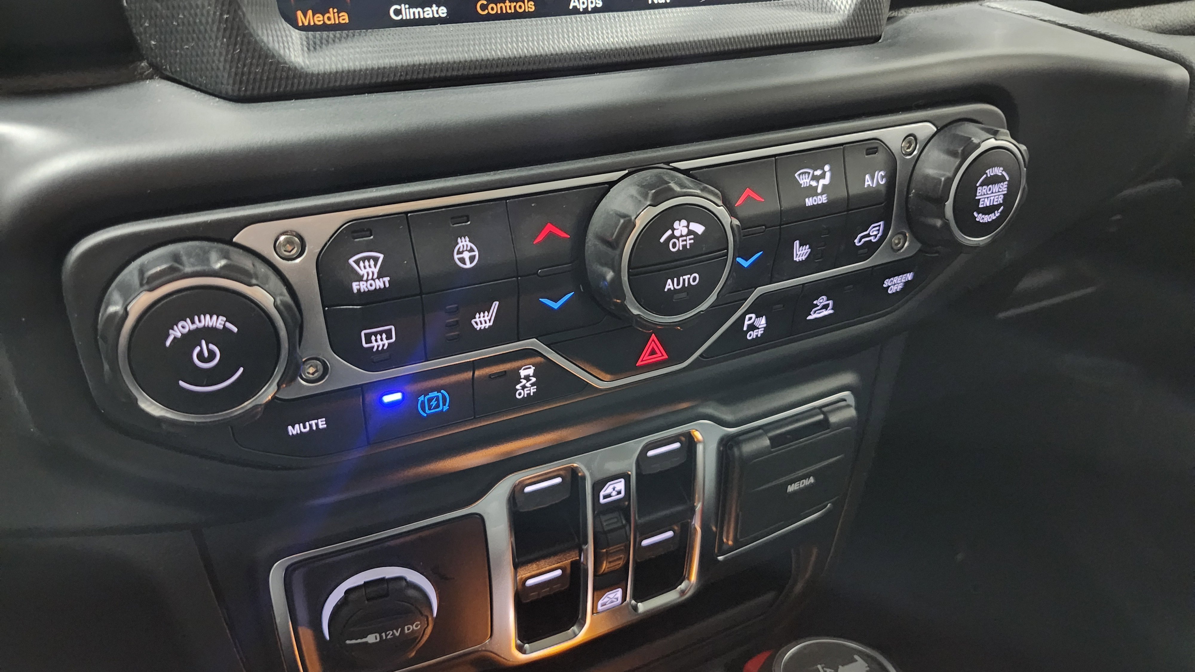 Used 2021 Jeep Wrangler Unlimited Sahara w/ Cold Weather Group image 27