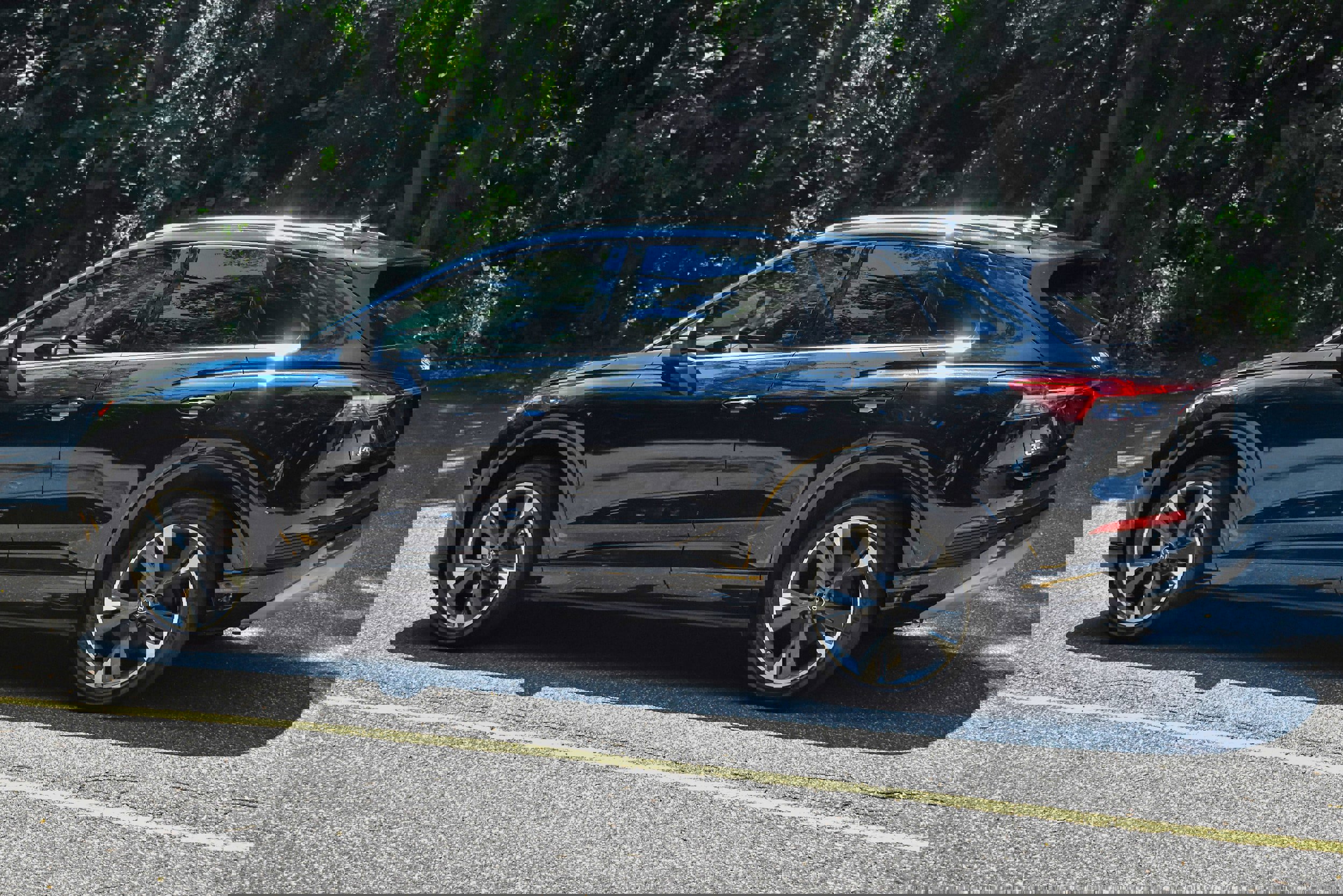 Used 2022 Audi Q4 e-tron Premium Plus w/ Premium Plus image 5