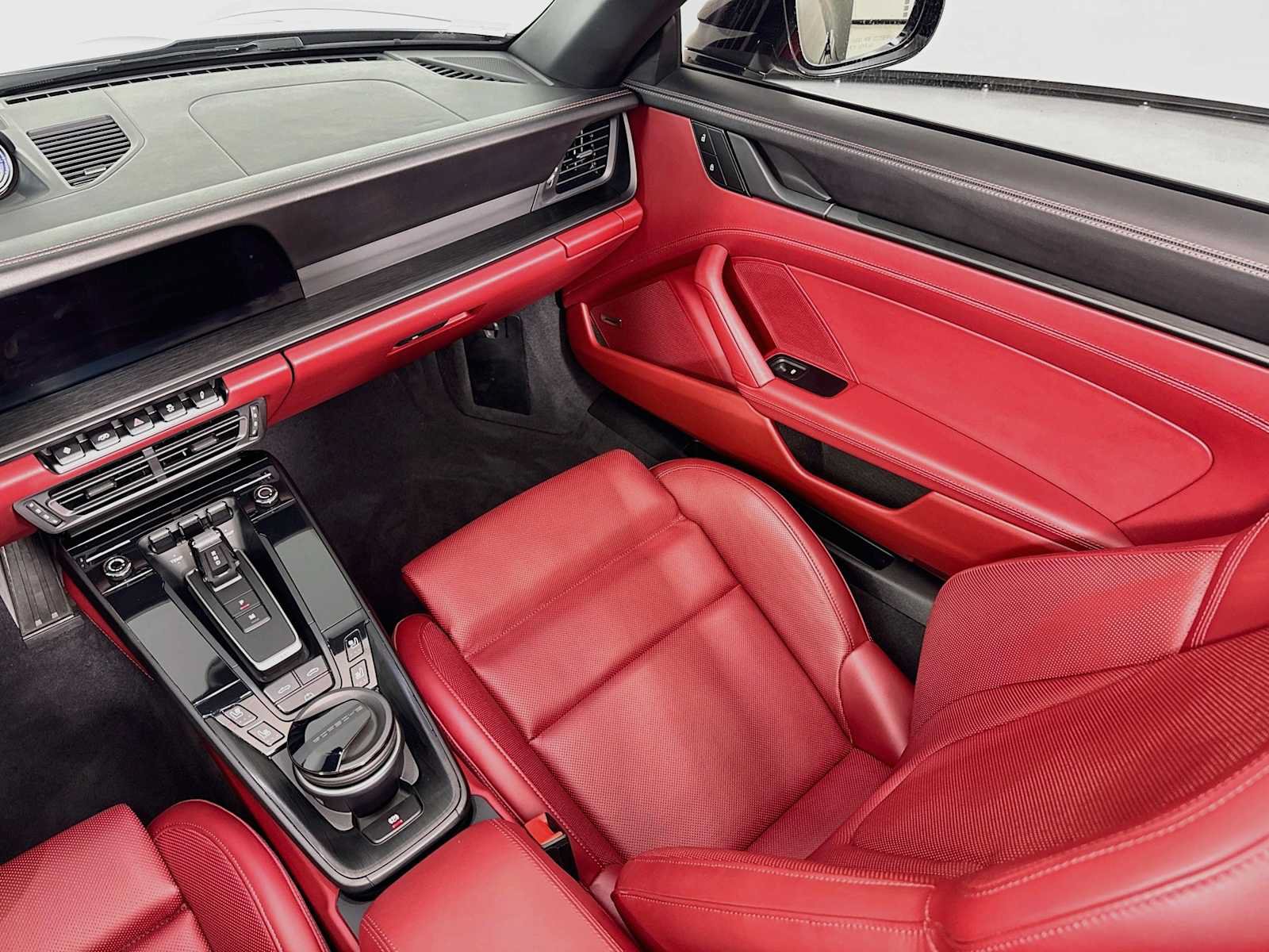 Certified 2024 Porsche 911 Carrera GTS RWD image 25