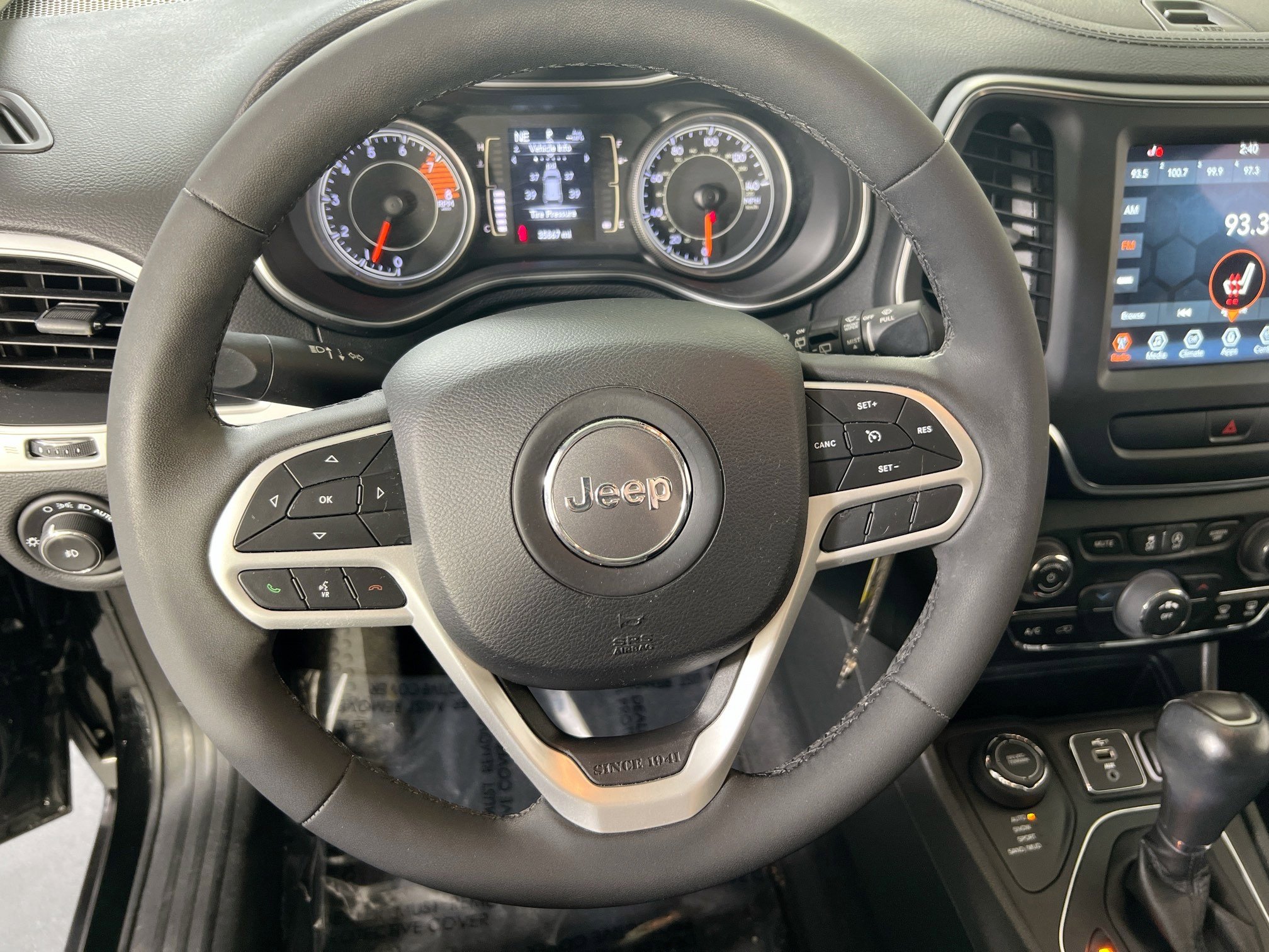 Used 2022 Jeep Cherokee Latitude w/ Sun & Sound Group AWD/4WD image 11