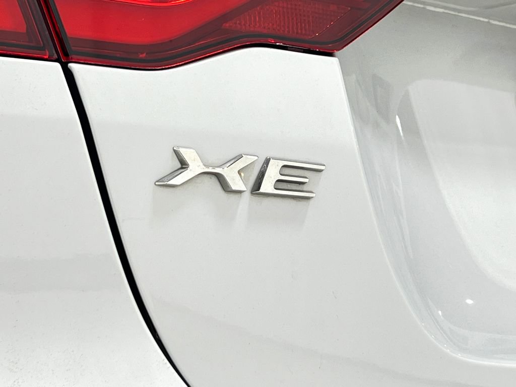 Used 2020 Jaguar XE S RWD image 40