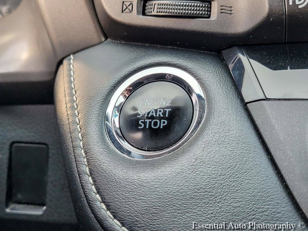 Used 2018 Toyota RAV4 XLE AWD/4WD image 19