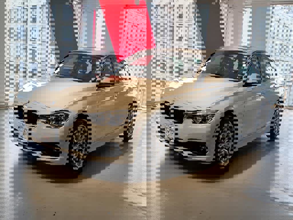 Used 2018 BMW 320i xDrive Sedan w/ Convenience Package image 1