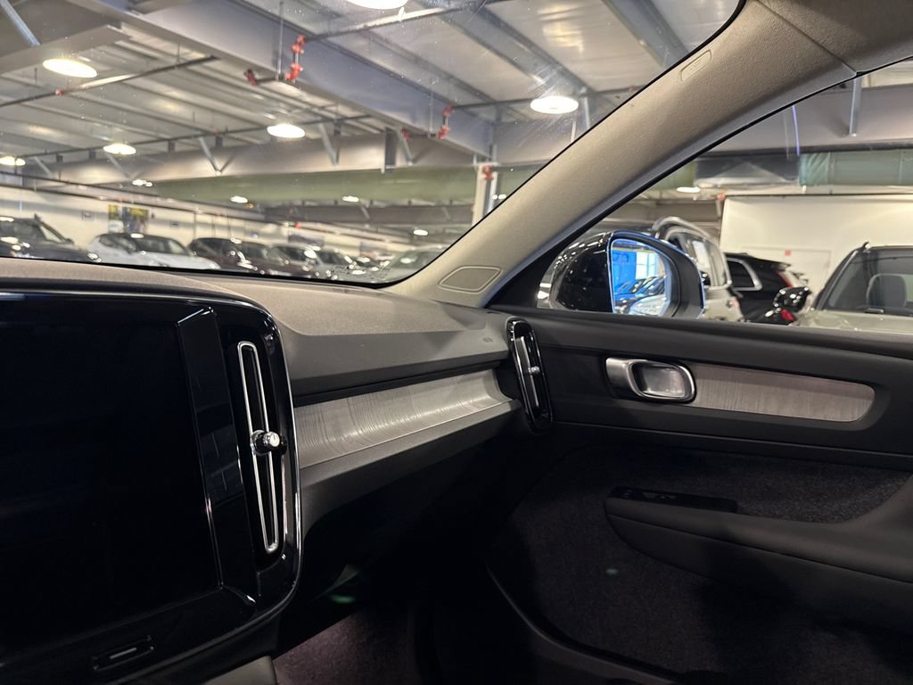 Used 2026 Volvo XC40 B5 Plus w/ Protection Package Premier AWD/4WD image 19