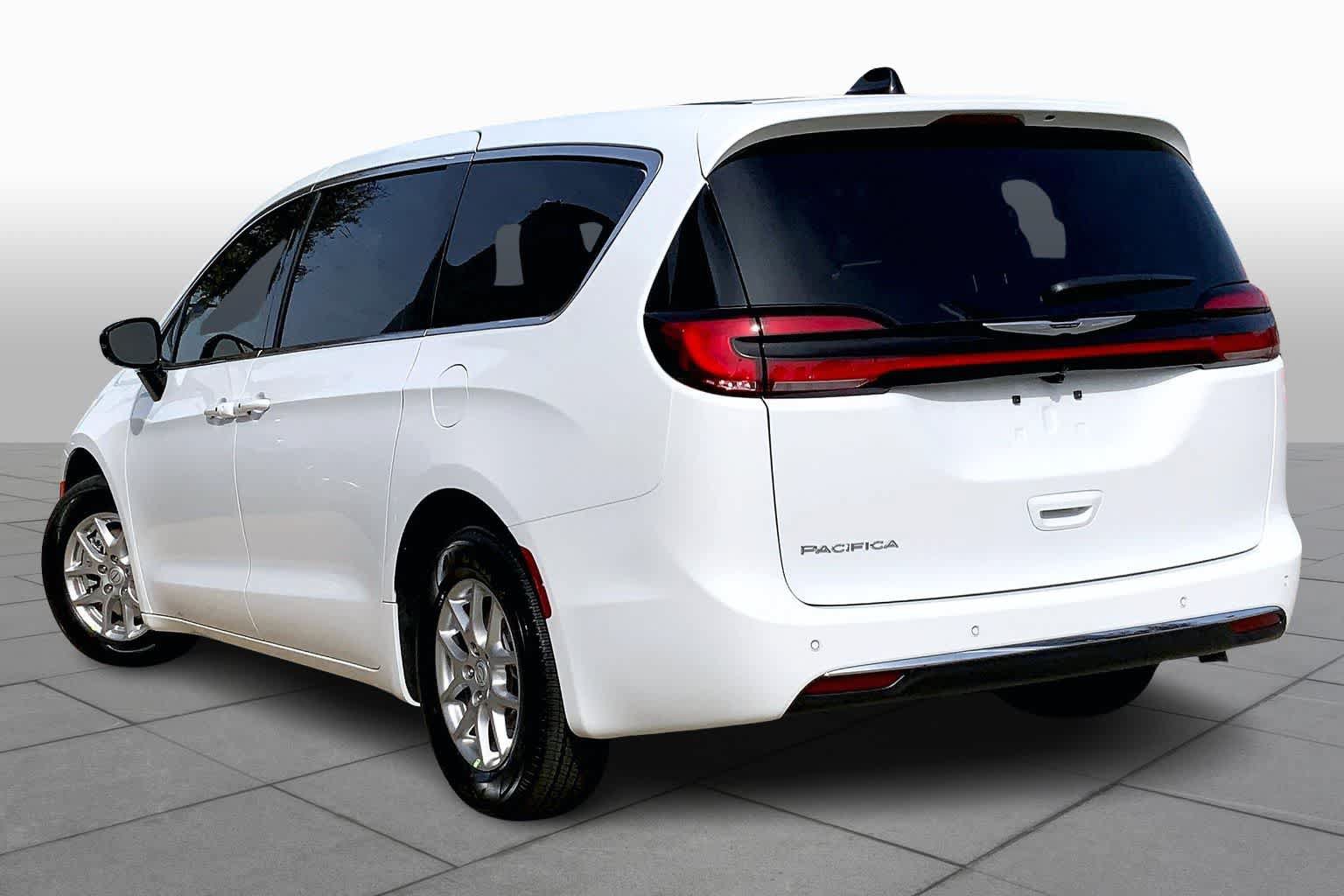 New 2026 Chrysler Pacifica Select FWD image 12