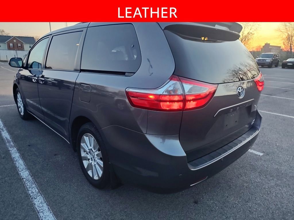 Used 2015 Toyota Sienna XLE w/ XLE Navigation Package image 4
