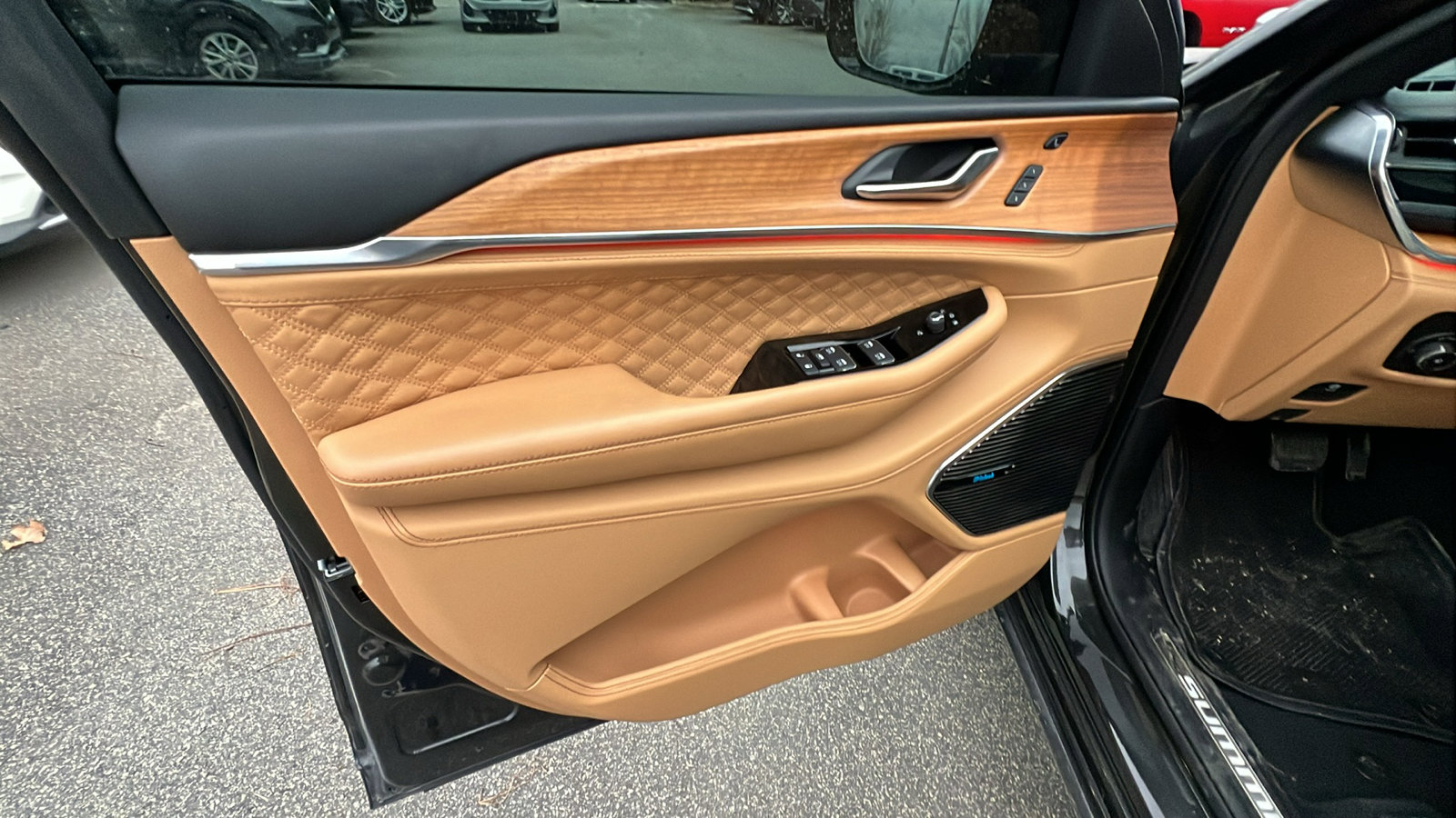 Used 2024 Jeep Grand Cherokee L Summit image 14