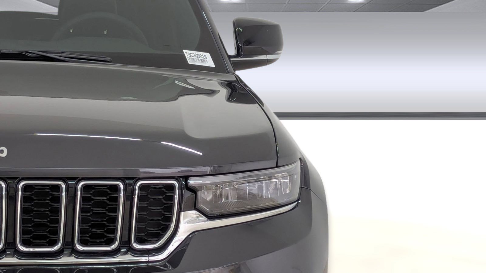 Used 2025 Jeep Grand Cherokee Limited RWD image 11