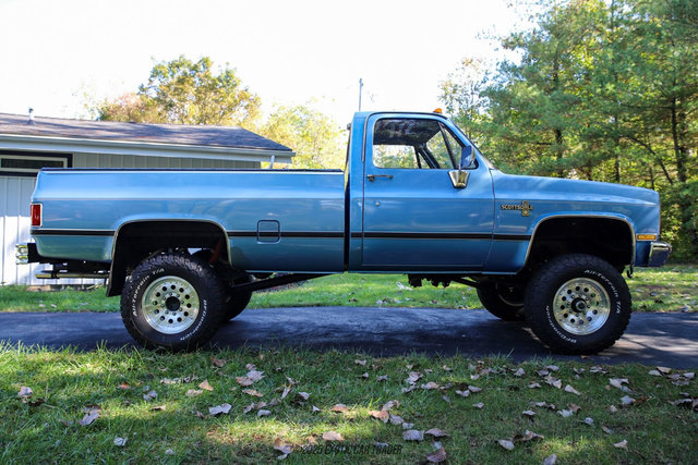 Used 1987 Chevrolet C/K Truck 2500 image 9