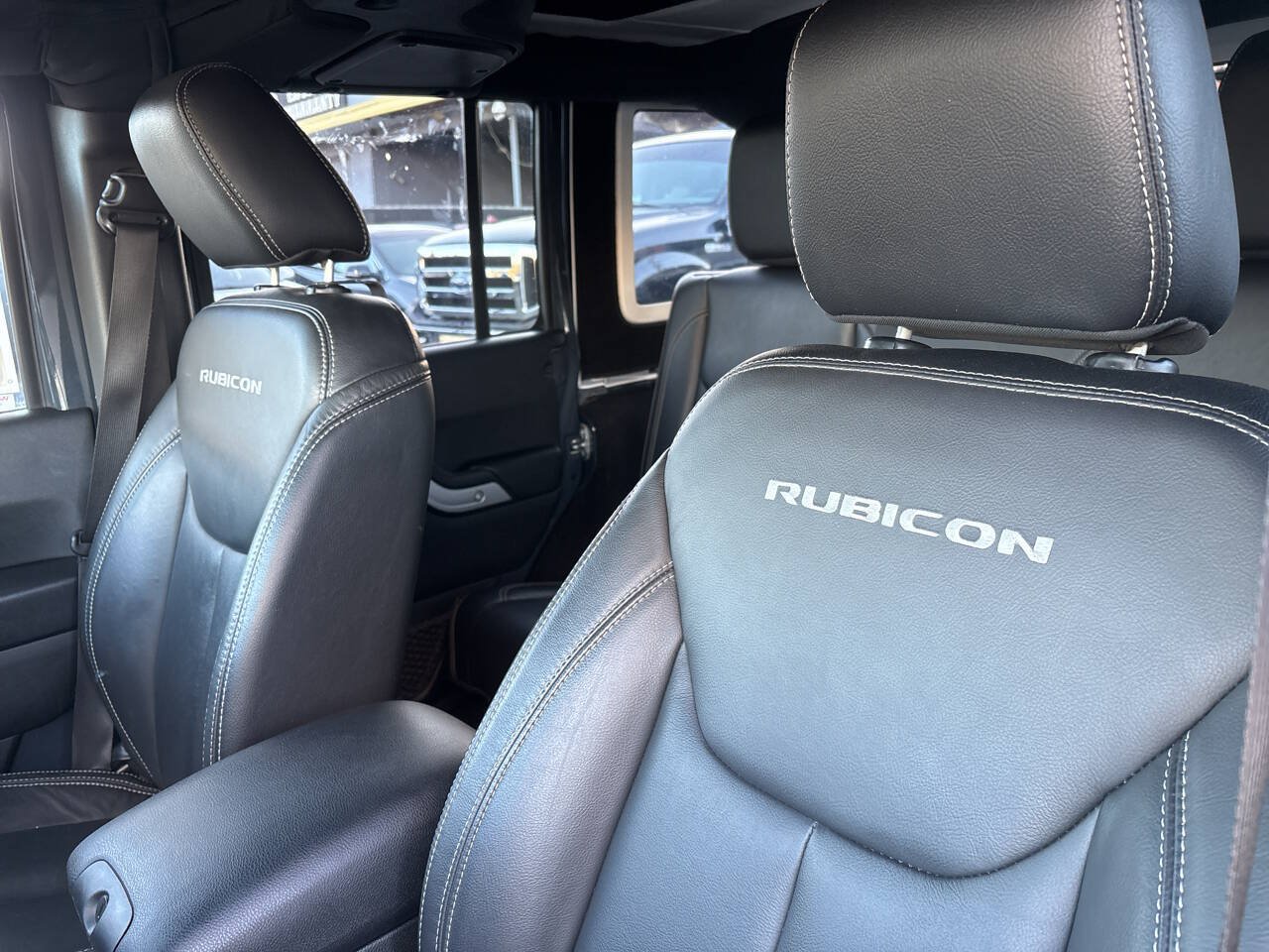 Used 2017 Jeep Wrangler Unlimited Rubicon w/ Connectivity Group AWD/4WD image 13