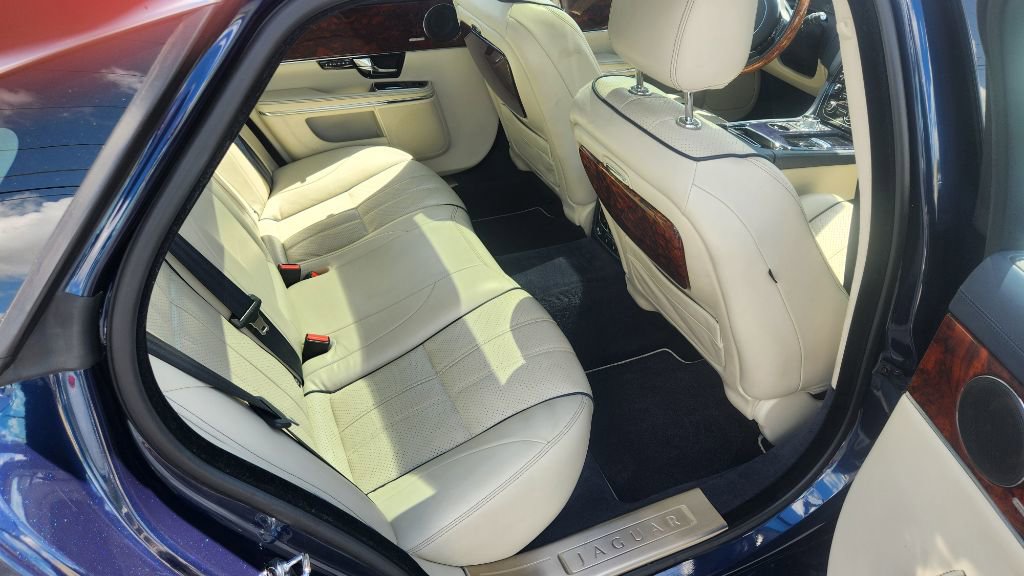 Used 2011 Jaguar XJ L Supercharged RWD image 17