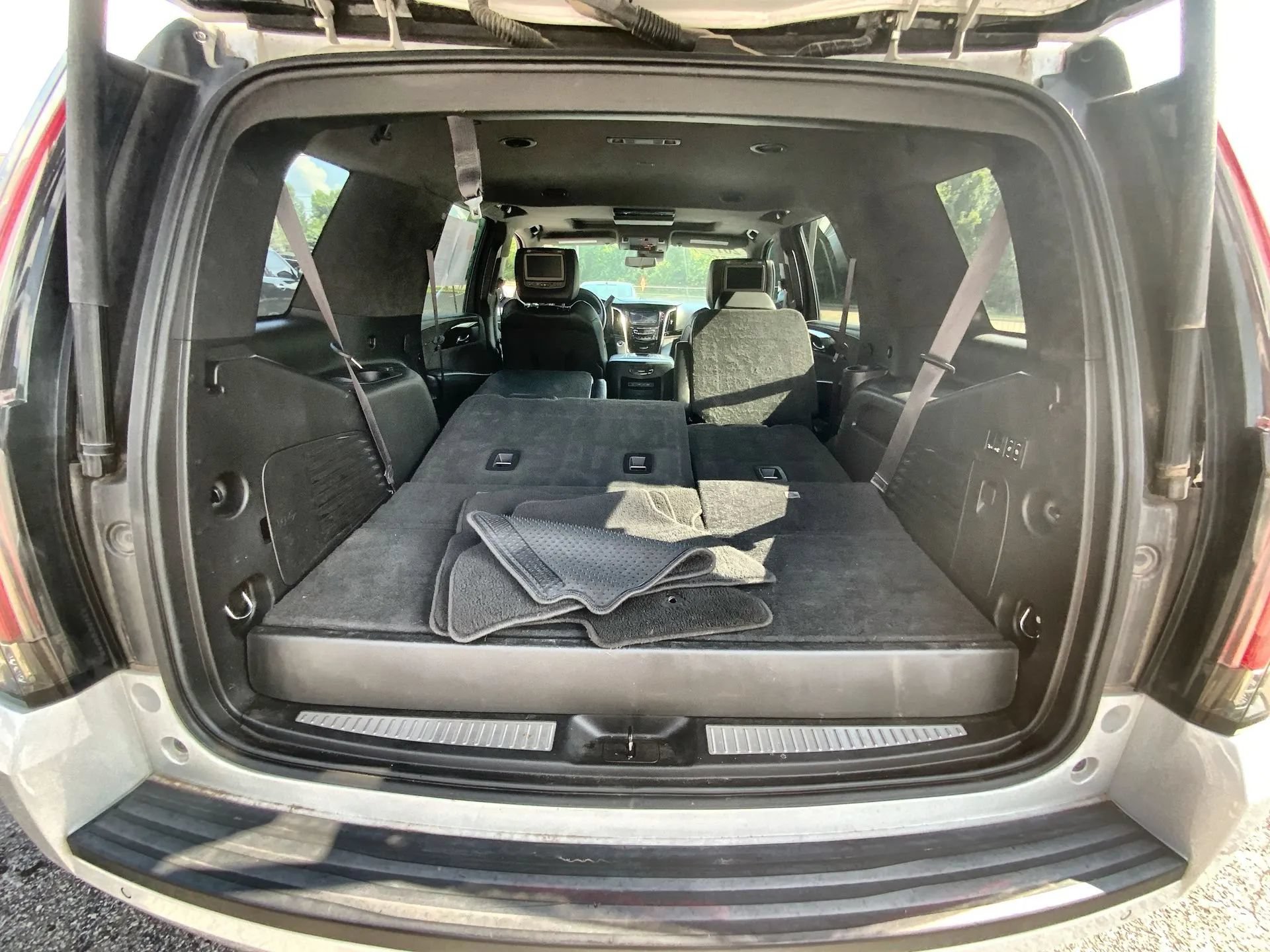 Used 2017 Cadillac Escalade Platinum RWD image 21
