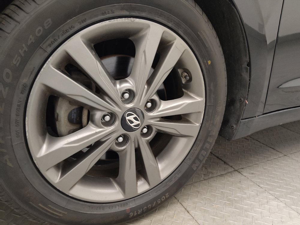 Used 2017 Hyundai Elantra SE FWD image 31