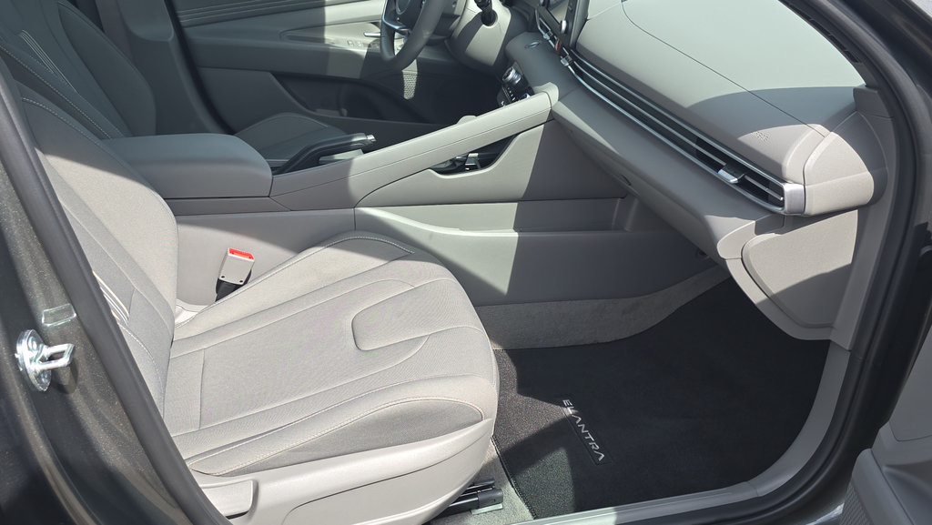 Certified 2026 Hyundai Elantra Sport w/ Cargo Package FWD image 13