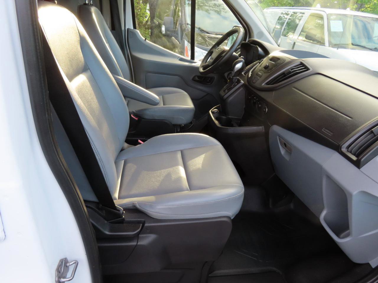 Used 2018 Ford Transit 250 130 Low Roof RWD image 9