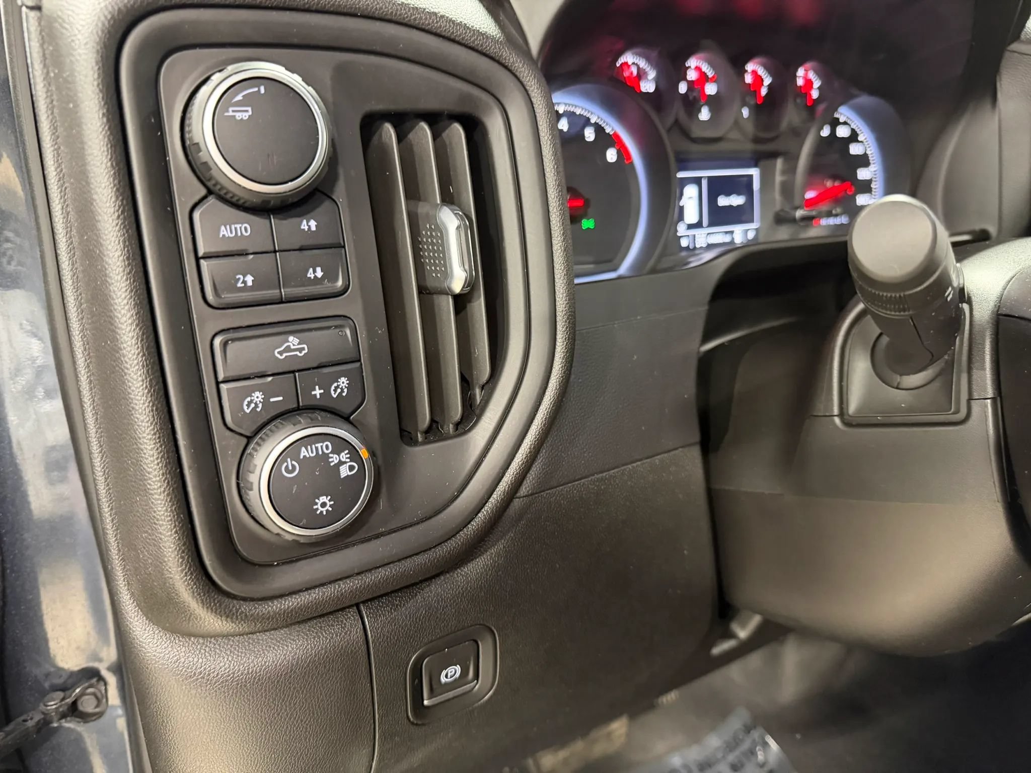 Used 2021 Chevrolet Silverado 1500 Custom Trail Boss AWD/4WD image 11
