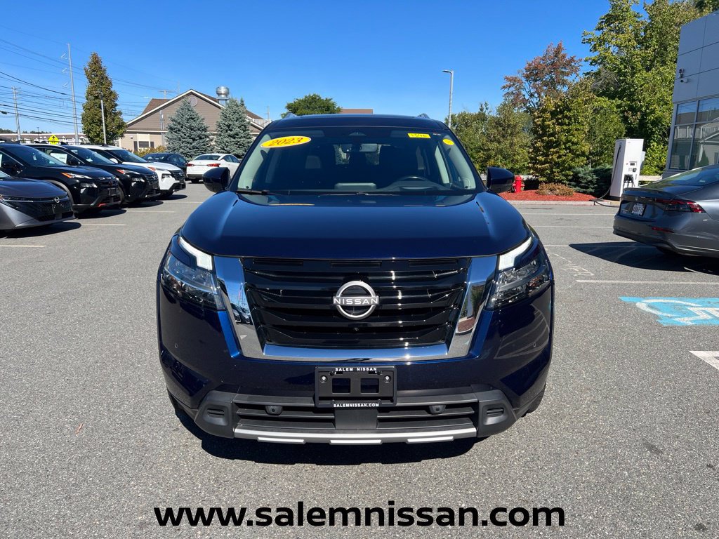 Used 2024 Nissan Pathfinder Platinum AWD/4WD image 2