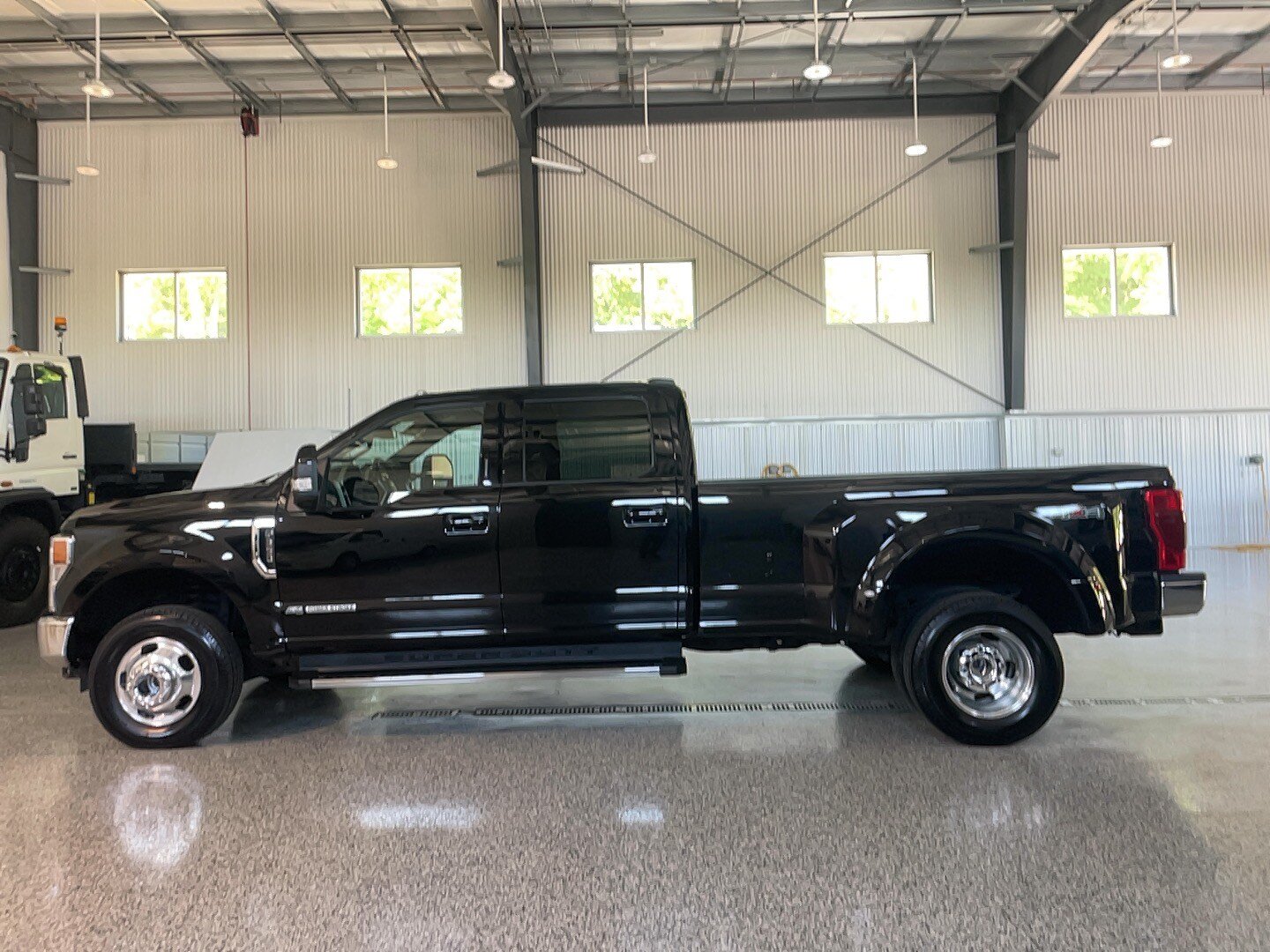 Used 2022 Ford F350 Lariat w/ Lariat Ultimate Package AWD/4WD image 5