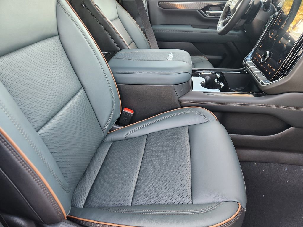 New 2026 GMC Yukon AT4 w/ LPO, Floor Liner Package image 9