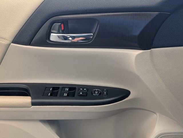 Used 2015 Honda Accord Hybrid Sedan image 23