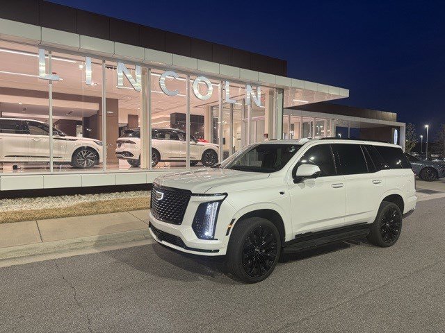 Used 2025 Cadillac Escalade Premium Luxury image 1