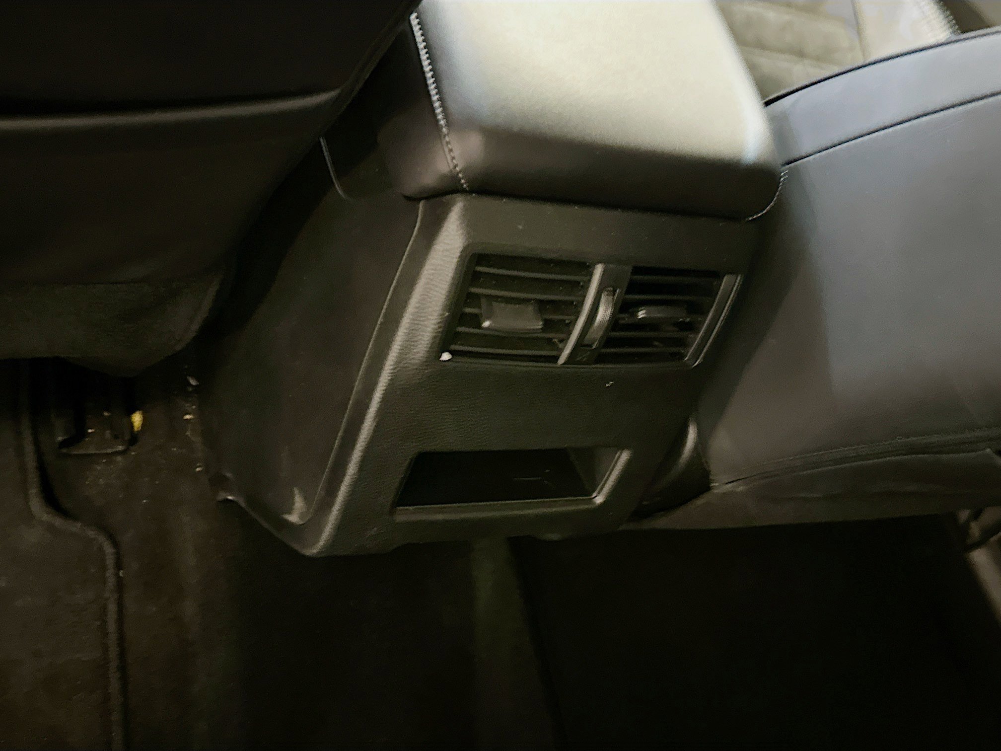 Used 2024 Mitsubishi Outlander SE Black Edition image 28