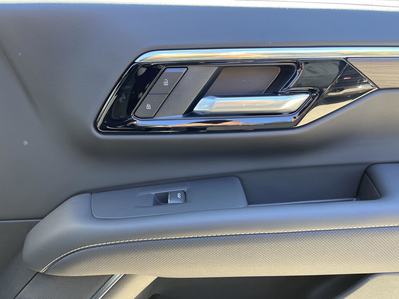 New 2026 Chevrolet Suburban Premier image 30