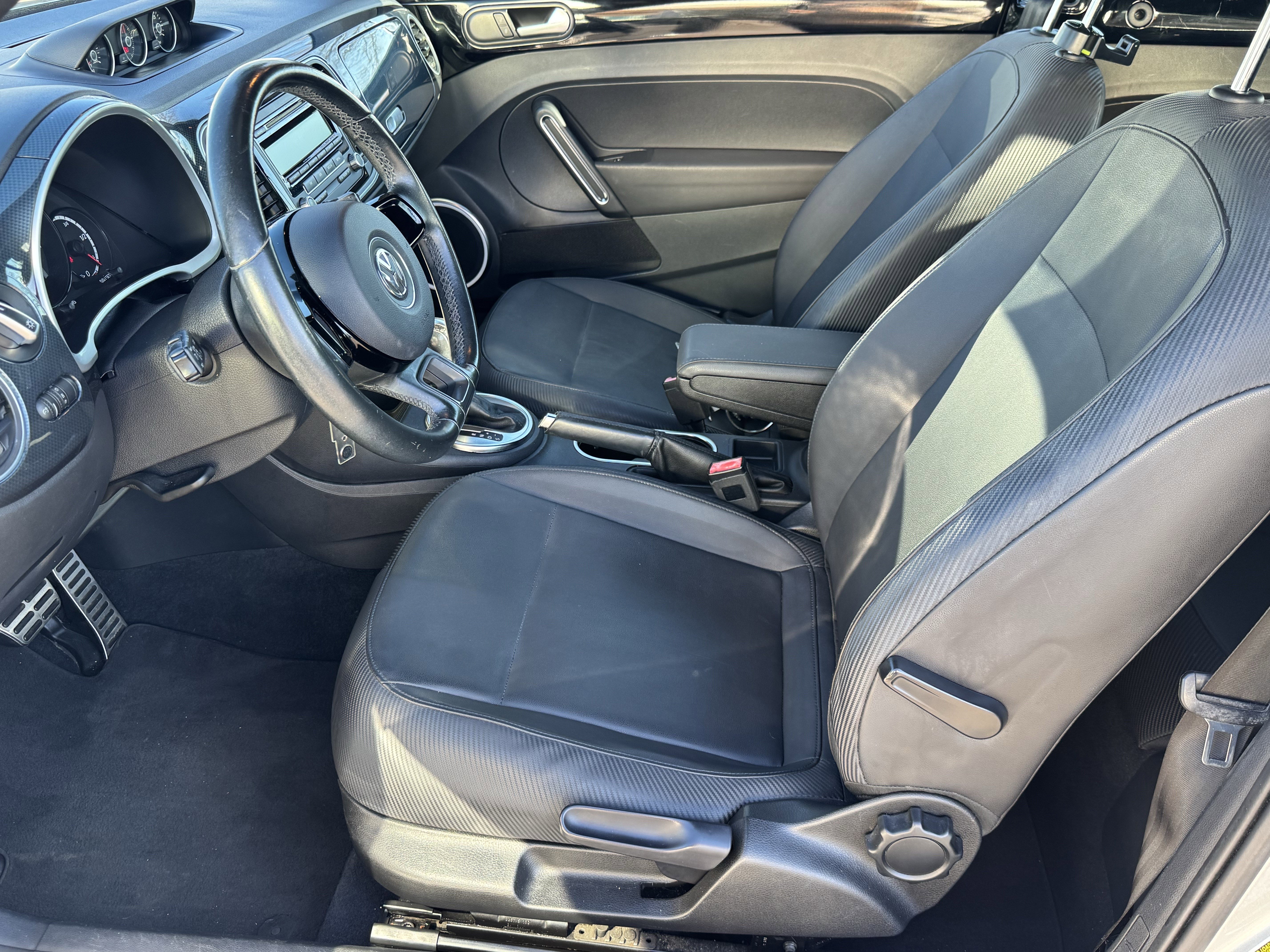 Used 2013 Volkswagen Beetle 2.0T image 10