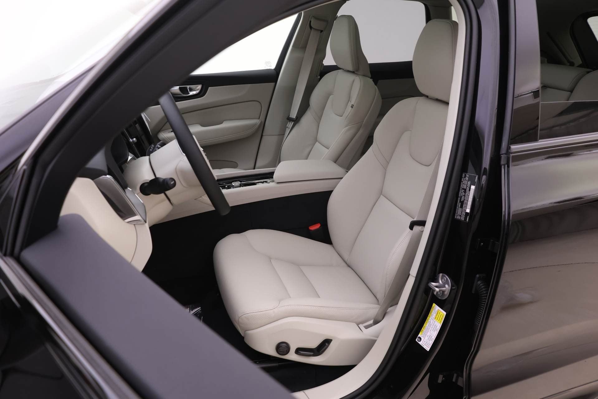 New 2025 Volvo XC60 T8 Plus w/ Protection Package Premier image 7