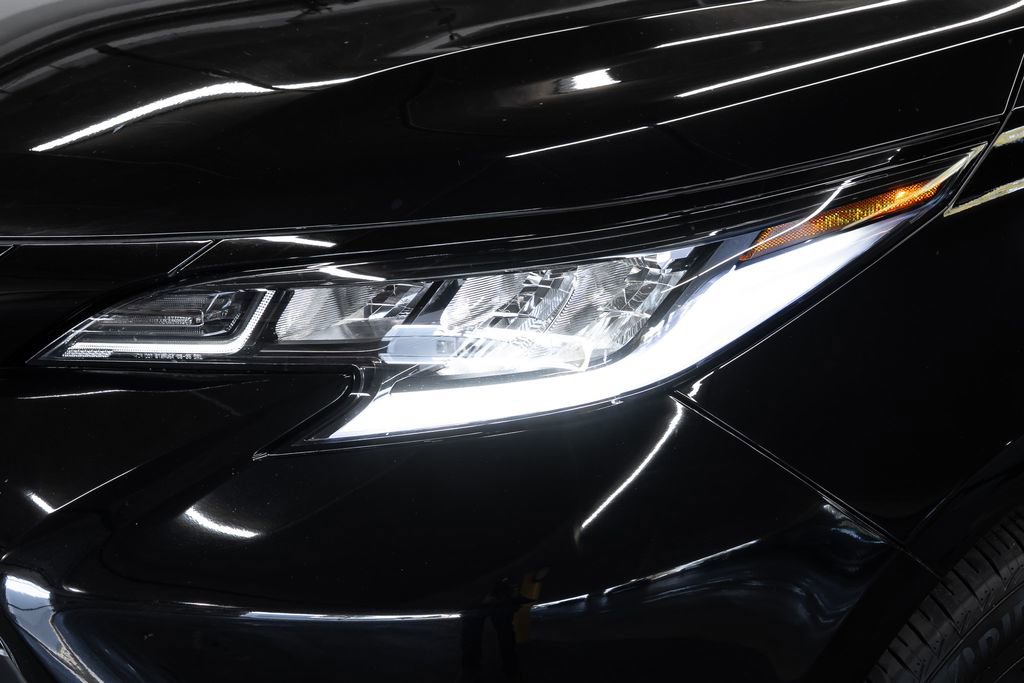 Used 2025 Toyota Sienna XLE Woodland Edition image 9