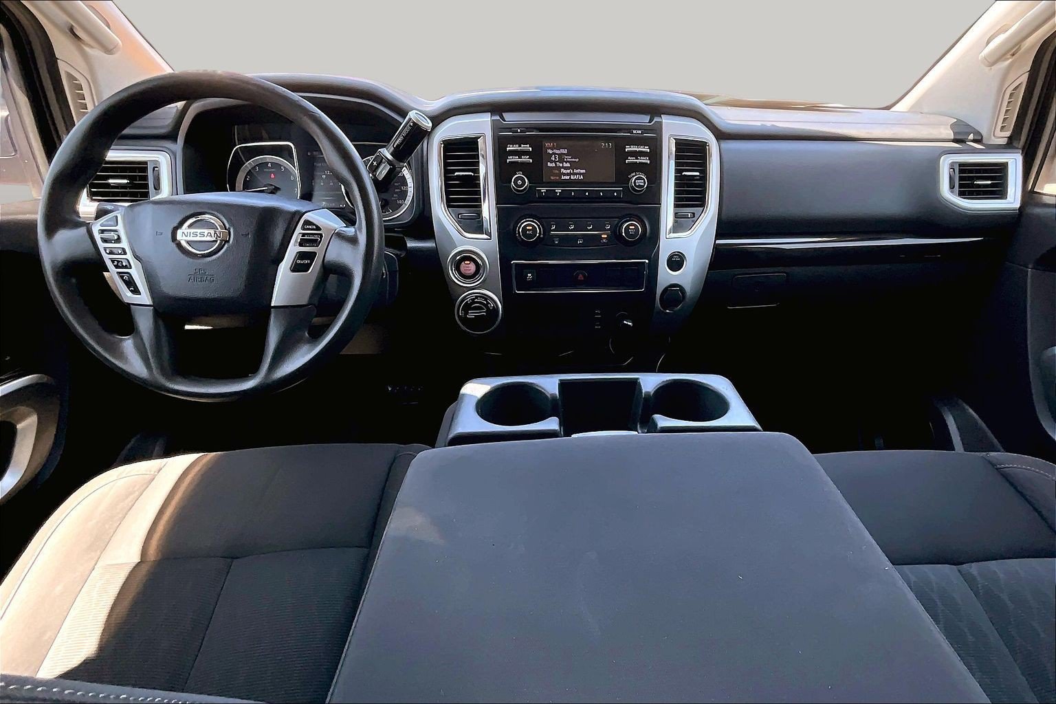 Used 2017 Nissan Titan SV AWD/4WD image 14