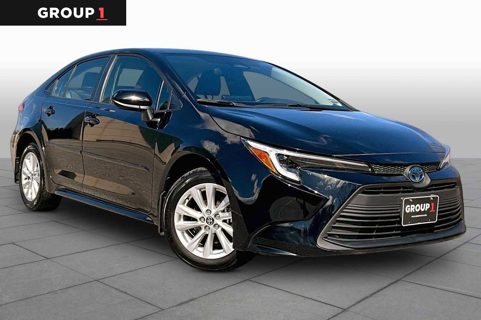 Used 2023 Toyota Corolla LE w/ LE Convenience Package image 3